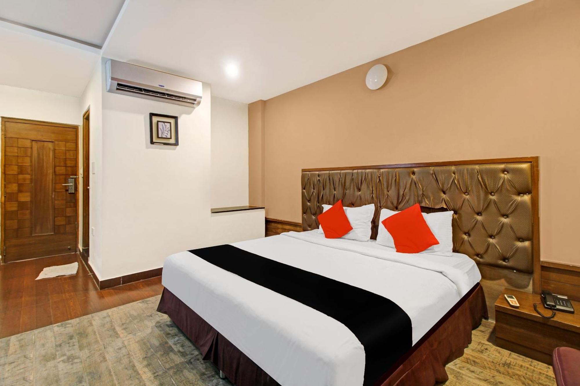 Collection O 82357 Hotel Surabhi Pride Trimulgherry Exterior foto